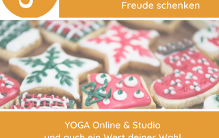 Weihnachtskekse hübsch verziert in grün, rosa und weiss